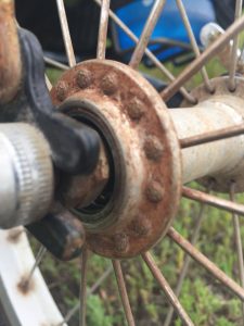 damaged trailer wheel hub 