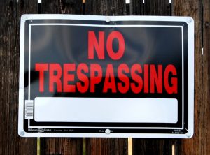 No tresspassing sign